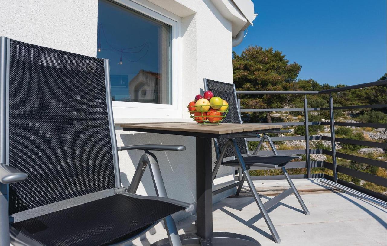 Cozy Apartment In Brodarica With Wifi エクステリア 写真