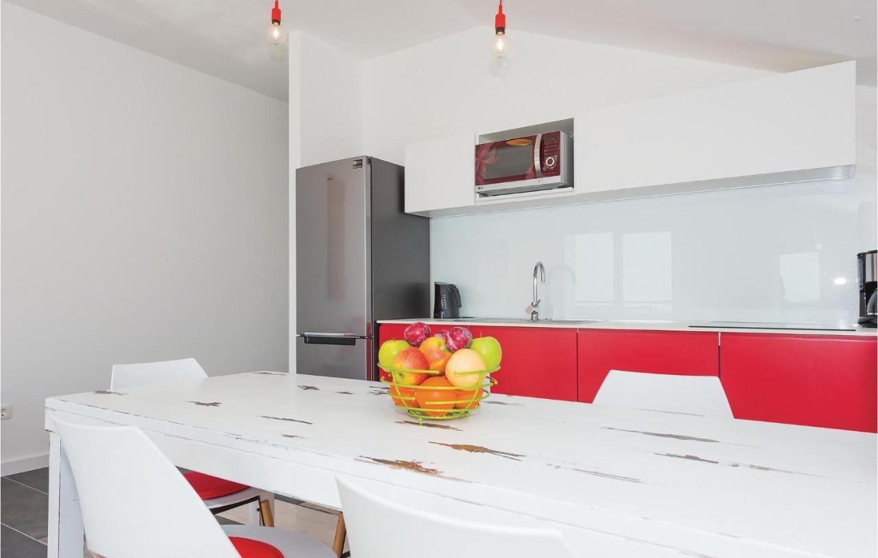 Cozy Apartment In Brodarica With Wifi エクステリア 写真